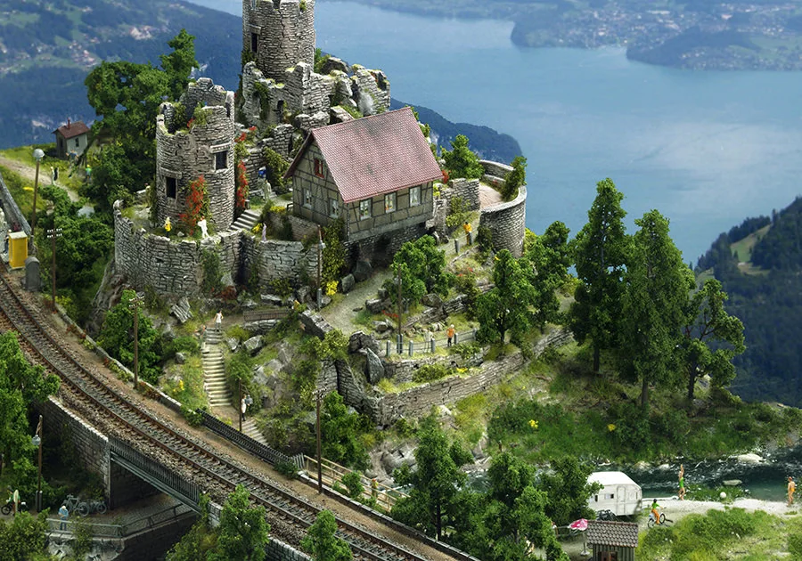 Romantische Burgruine – Workshop-Diorama