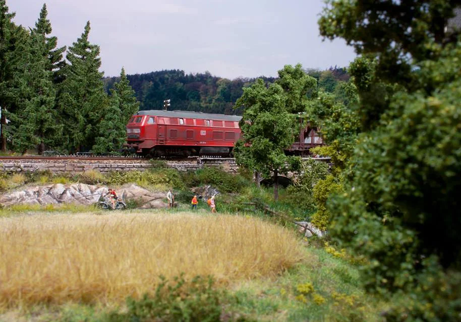 Bahndamm mit Brücke – Workshop-Diorama