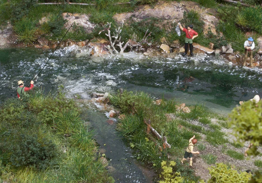 Bahnstrecke überquert Bachlauf – Modellbahn-Diorama, Ansicht 10