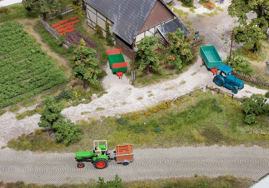 Bauernhaus in wildromantischer Umgebung – Modellbahn-Diorama, Ansicht 10