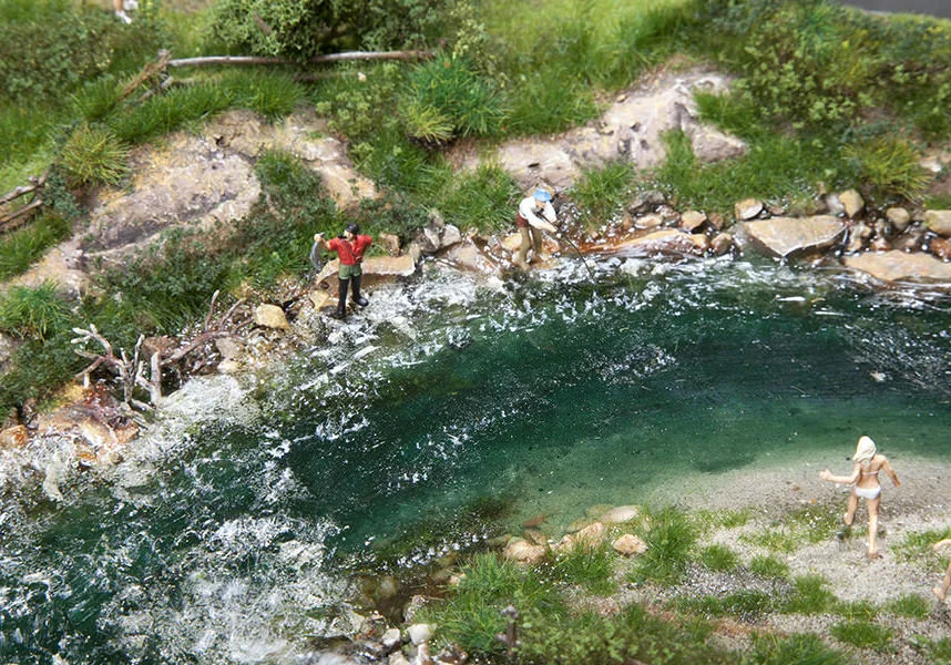 Bahnstrecke überquert Bachlauf – Modellbahn-Diorama, Ansicht 15