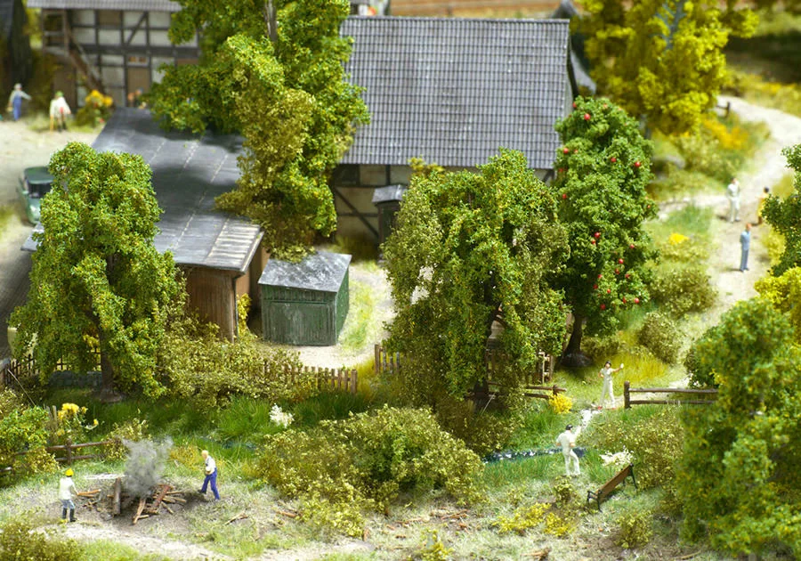 Bauernhaus in wildromantischer Umgebung – Modellbahn-Diorama, Ansicht 13