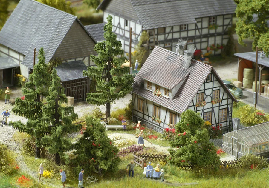 Bauernhaus in wildromantischer Umgebung – Modellbahn-Diorama, Ansicht 3