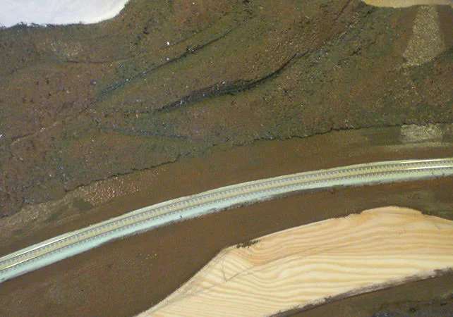 Hügelige Landschaft mit kurviger Strecke – Modellbahn-Diorama, Ansicht 7